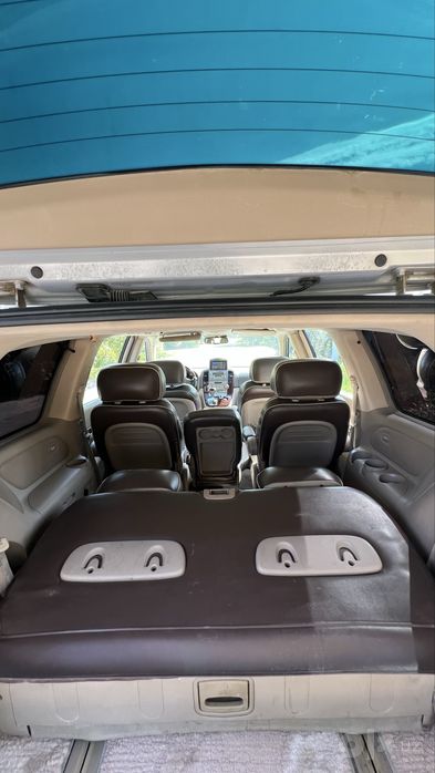 Kia    Carnival.