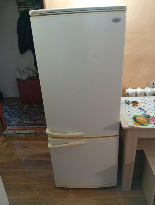 Продам холодильник Атлант