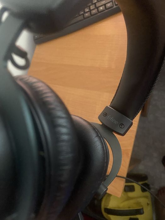 Продам наушники в отличном состояний