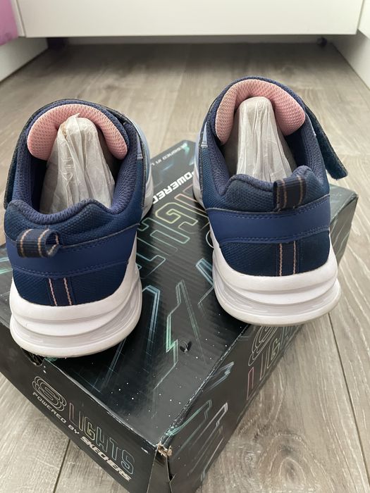 Skechers cu leduri nr.35