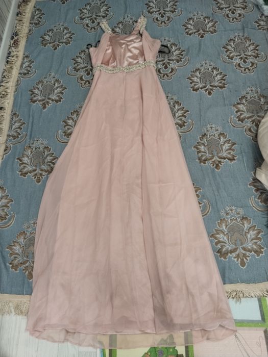 Платье розового.