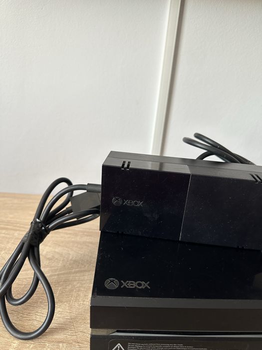 Xbox one 500GB + 2 jocuri CD