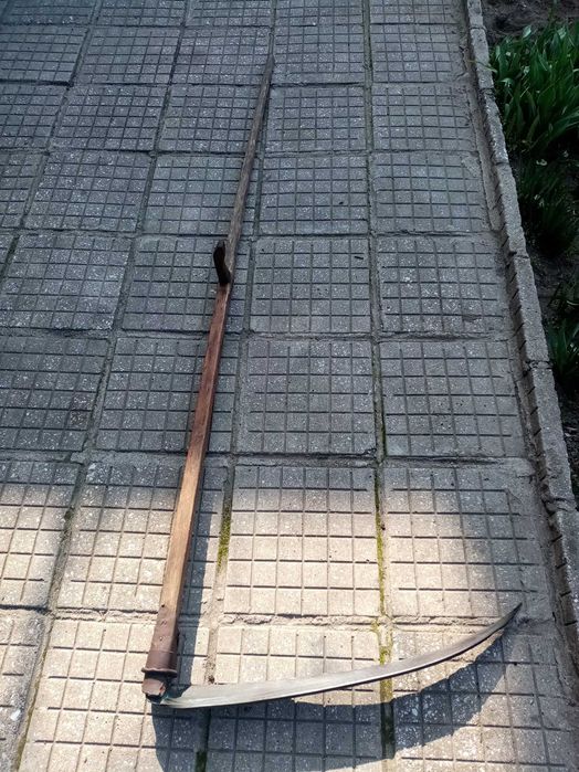 Коса за декорация или работа.