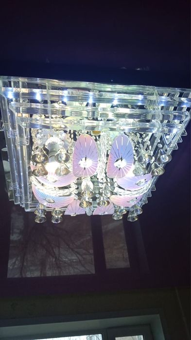 Продаю люстру для зала или спальни