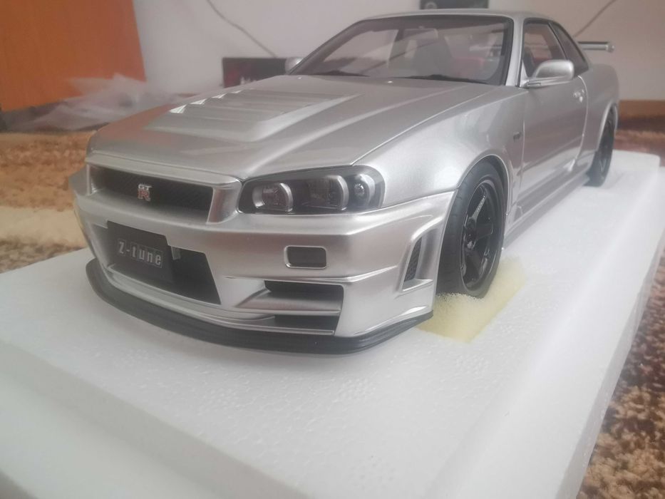 Autoart 1:18 Nissan skyline R34 GTR