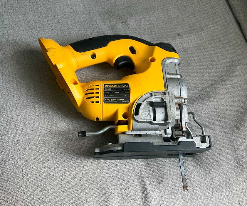 Fierastrau pendular DeWalt DC330 18V fara accesorii stare buna