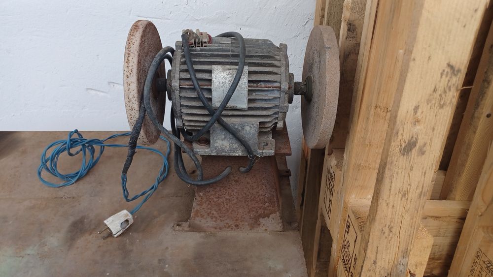 Polizor dublu montat pe  suport (banc)