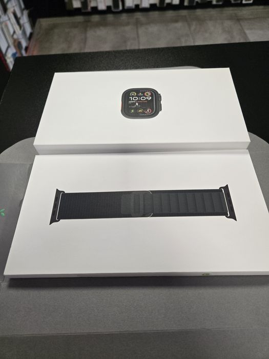 Apple Watch Ultra 2 / Black / Dark Green Band / DeluxGSM