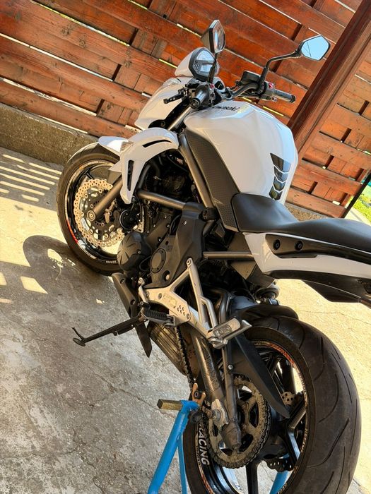 Kawasaki er6n  2010