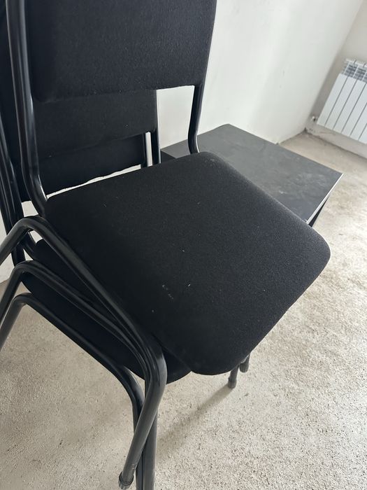 11 стульев офисные. Дешево. Продам.