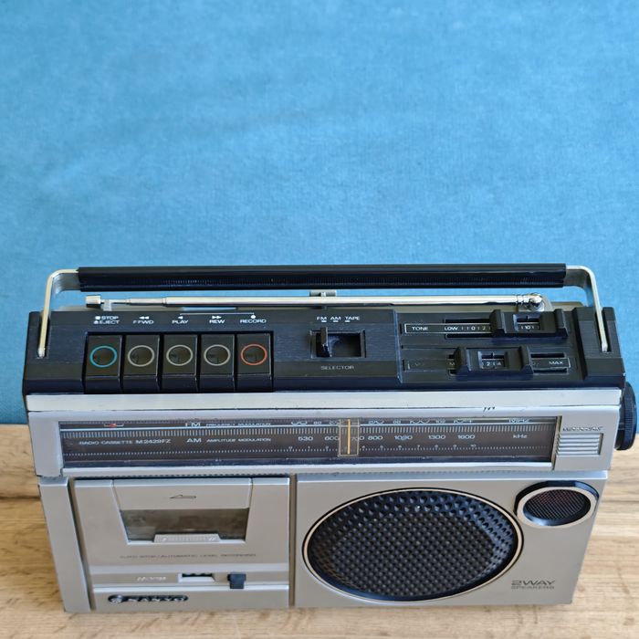 Радиокасетофон Sanyo M2429FZ (1982 г.)