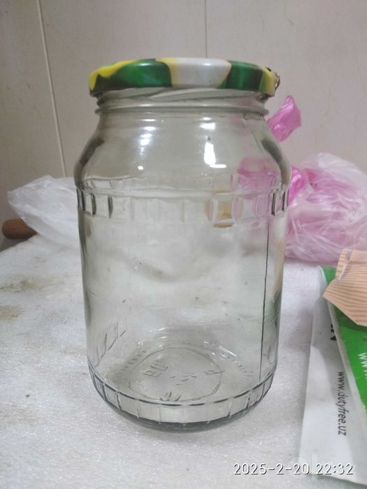 Продаются банки 07 л