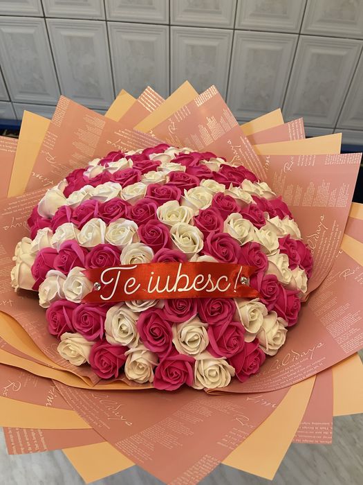 Buchet 101 trandafiri