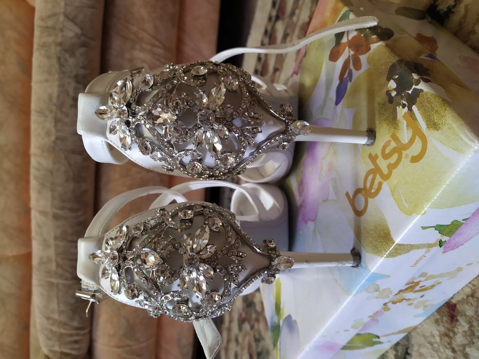 Свадебные белые туфли