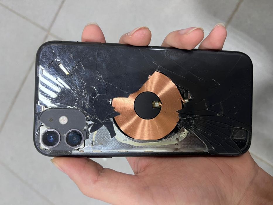 Продам iPhone 11