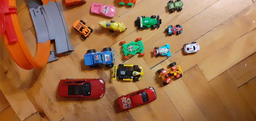 Писта Hot whees и колички хххххххх