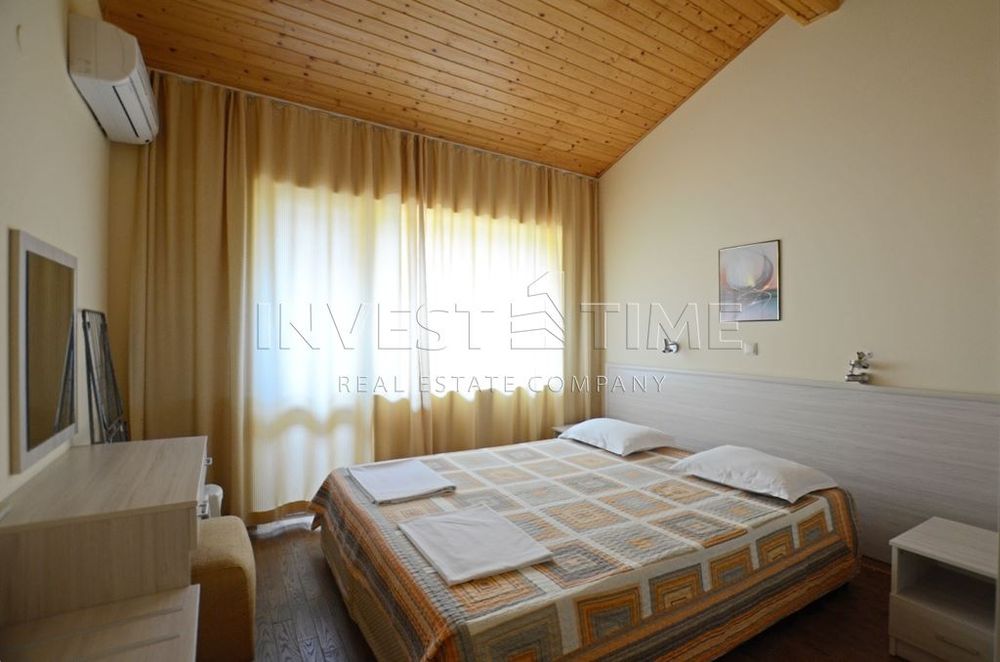 Голям тристаен апартамент в центъра на с. Кранево