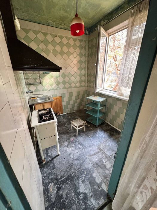 Продается 2 комнатная до метро Чиланзар 500 метр