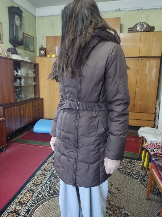 Пуховик женский с капюшоном.
