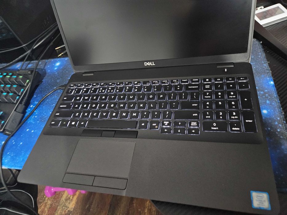 Dell Latitude 5500 – i7-8665U, 32GB RAM, SSD NVMe, GPU dedicat AMD Radeon 540X