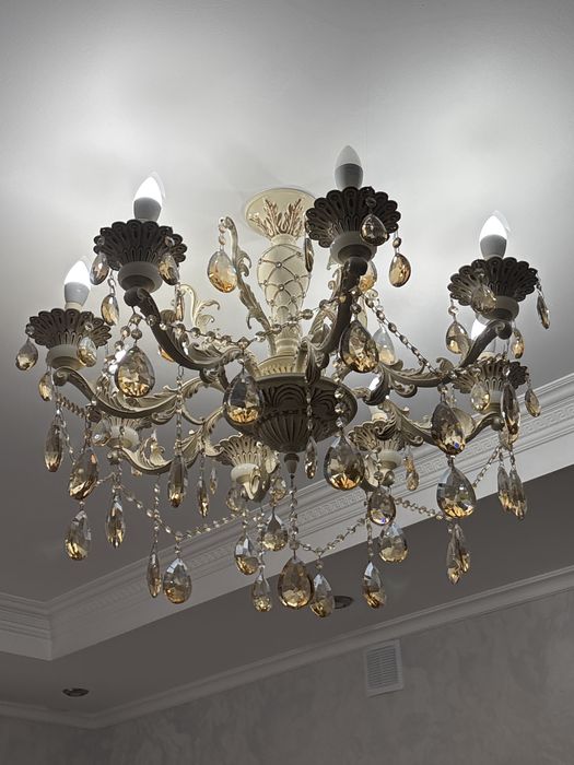 Продам люстру в отличном состояний