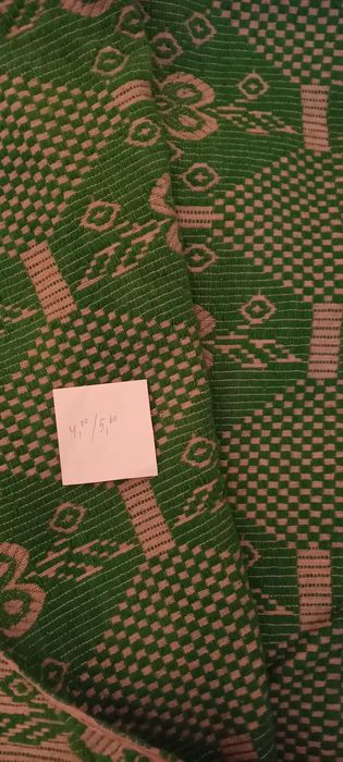 Неупотребявани битови черги и килими.