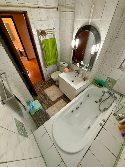 Apartament 3 camere decomandat ( bloc 1992 ) zona Nicolina ( LIDL )