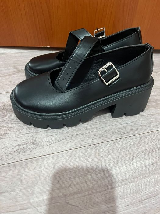 Продам туфли школьные