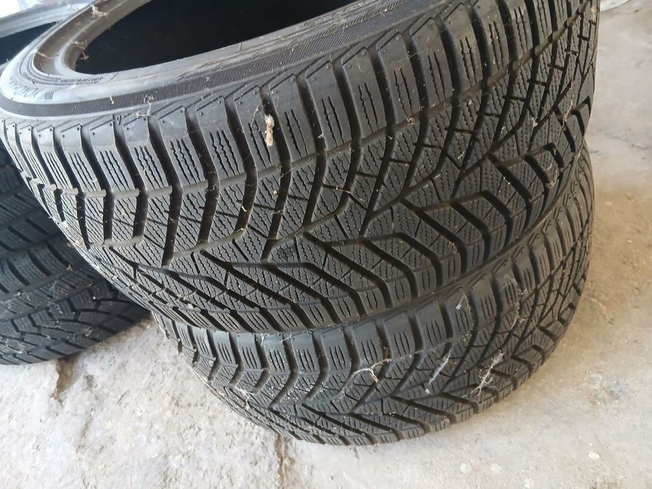 Гуми 245/40/R18 зимни