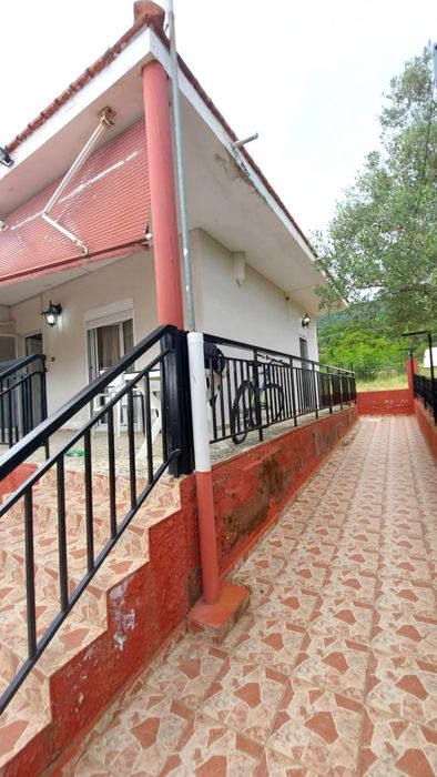 Продава къща с площ 79 м2 и двор 200 м2 в Аспровалта, Гърция