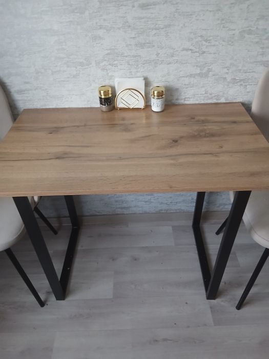 Продам современный стол в идеальном состоянии