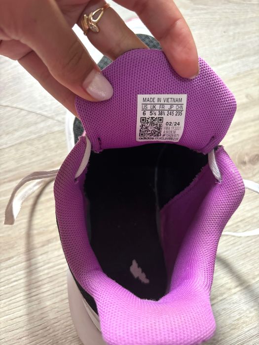 Маратонки adidas 38,5 оригинални много леки обличани много рядко