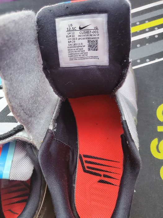 Nike маратонки размер 30 eu