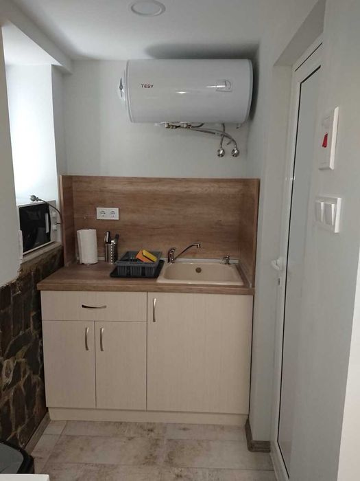 Дава се под наем Едностаен апартамент в Пловдив, Гагарин - 25 кв.м за 306 € - Снимка #2