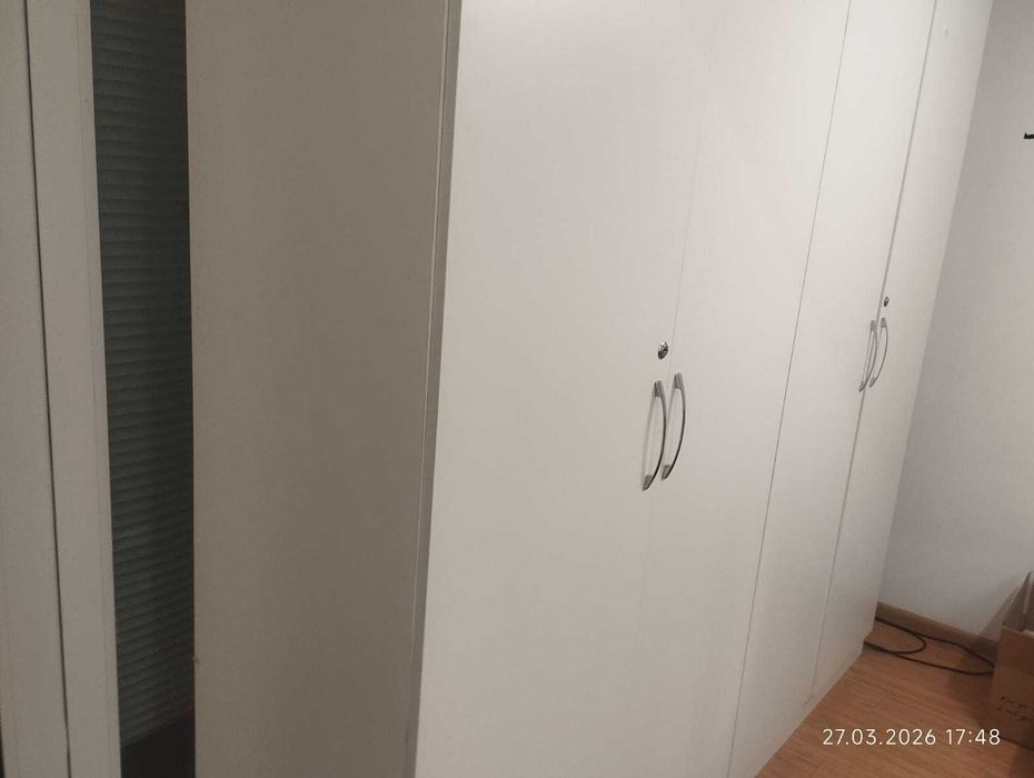 продаем шкаф с полками