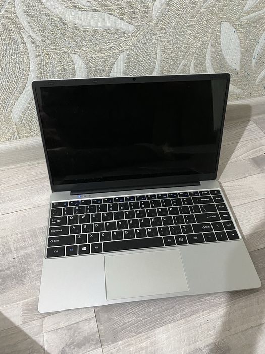 HYDRA ноутбук 8GB RAM, i5, SSD 256GB