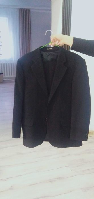 Продам мужские костюмы