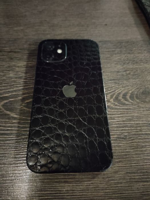 Срочно продам iPhone 12