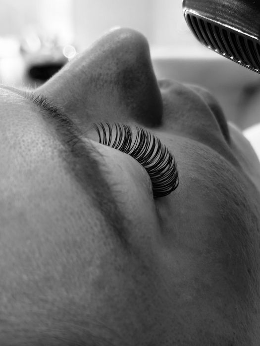 Наращивание ресниц( возможен выезд на дом)