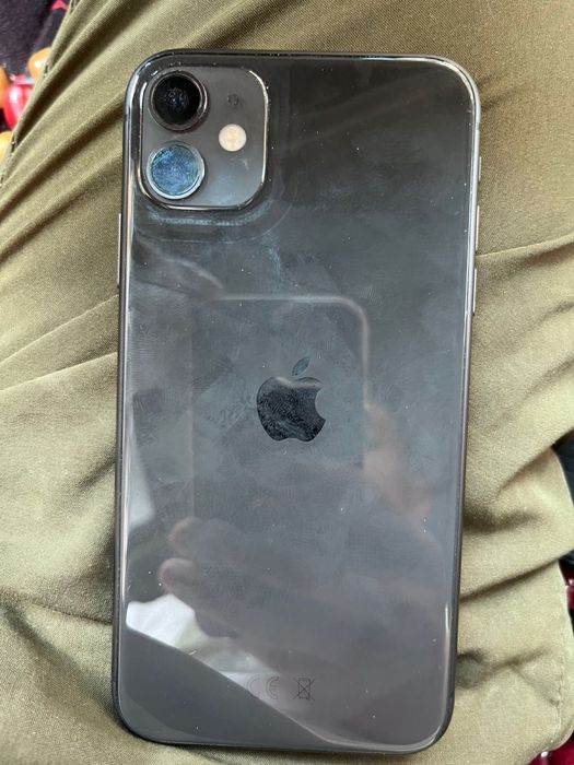 Айфон 11.  128гб срочно акб 77