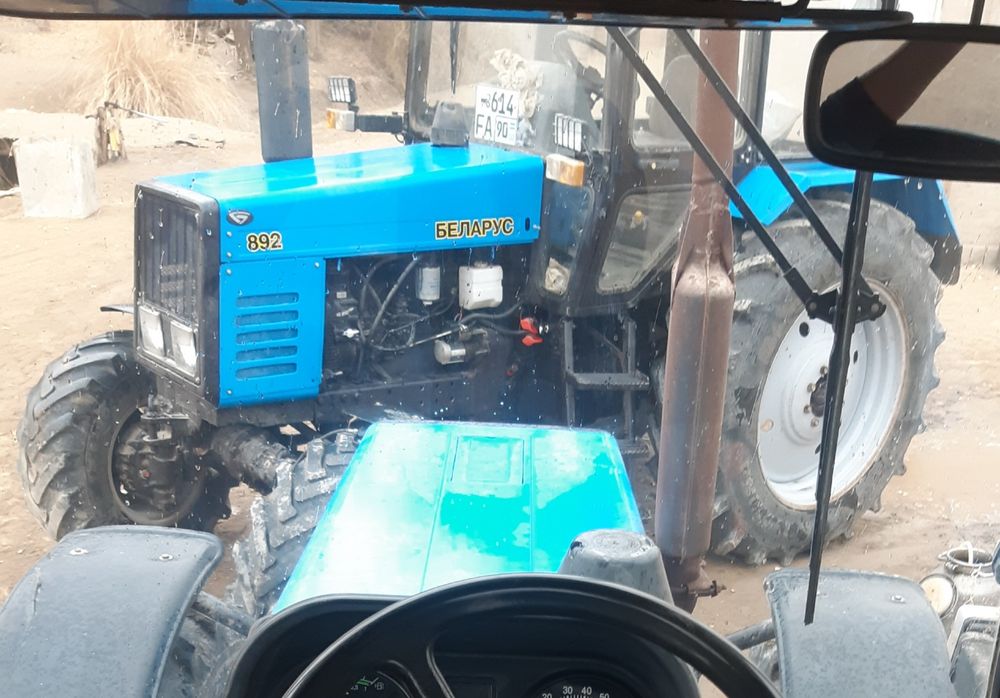 МТЗ Беларус 892 трактор сотилади янгидай 2022 йил 1700 соат ишлаган