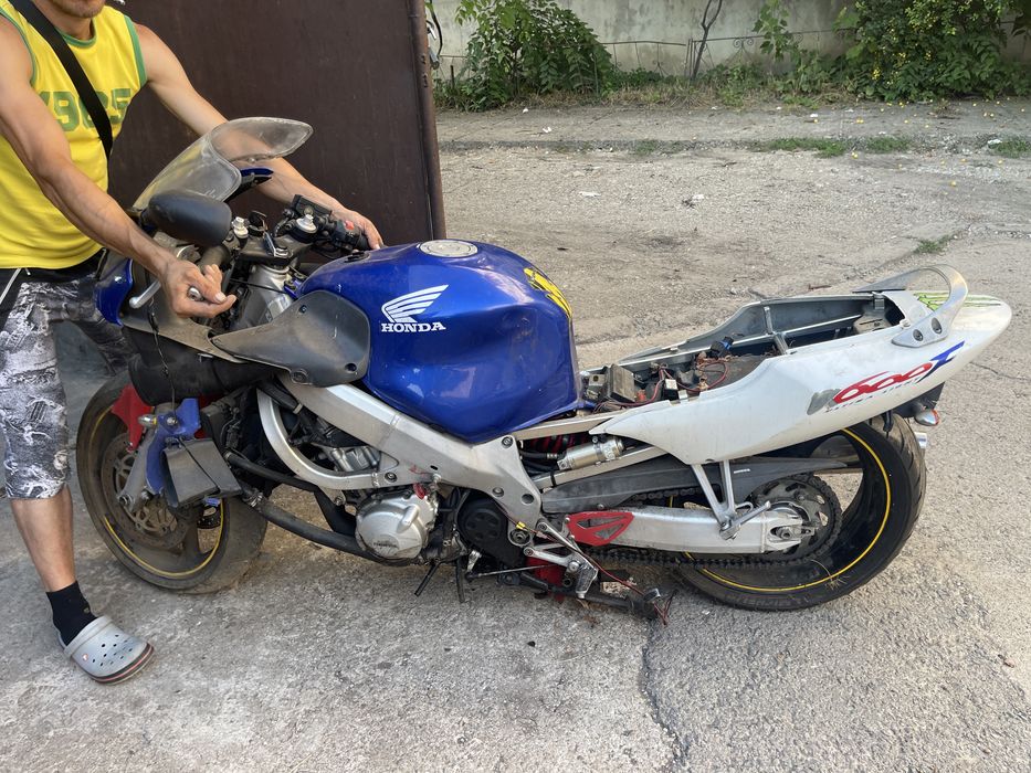 Honda cbr 600 f4 avariat