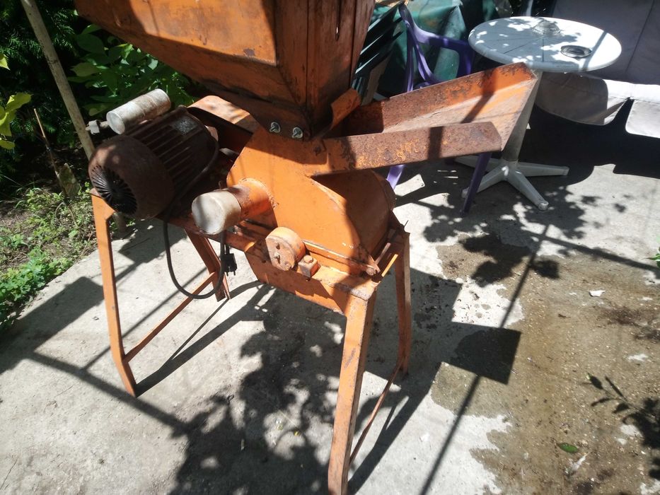 ФУРАЖОМОМЕЛКА ЗА ХРАНА НА ЖИВОТНИ