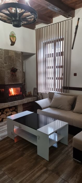 Къща (Граничи със река и планина!)