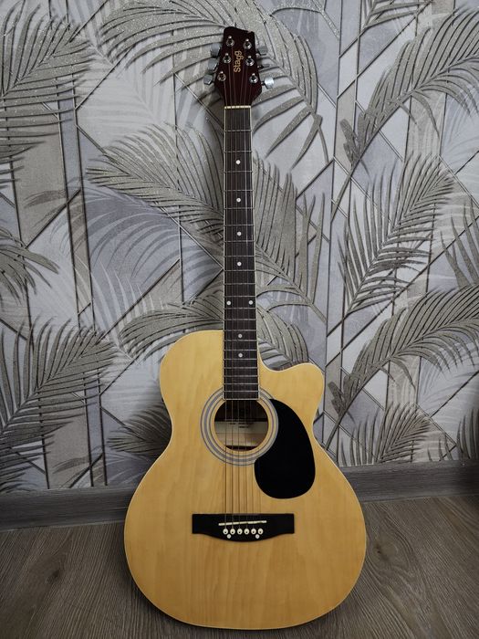 Продам гитару с тюнером