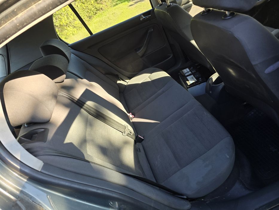 Продавам голф 5 на части