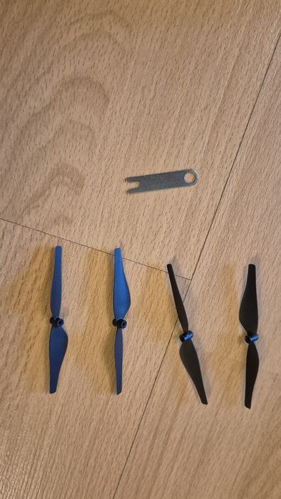 Dronă Dji Tello- foarte puțin folosită, stare foarte bună