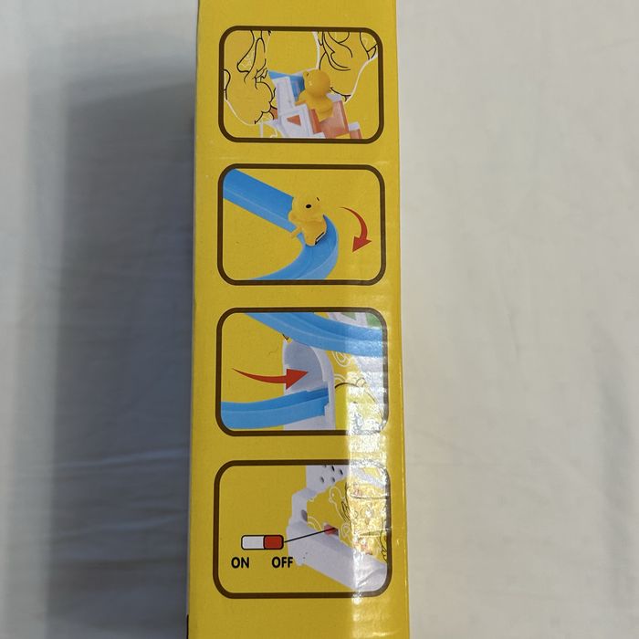 Игрушка утки на горке