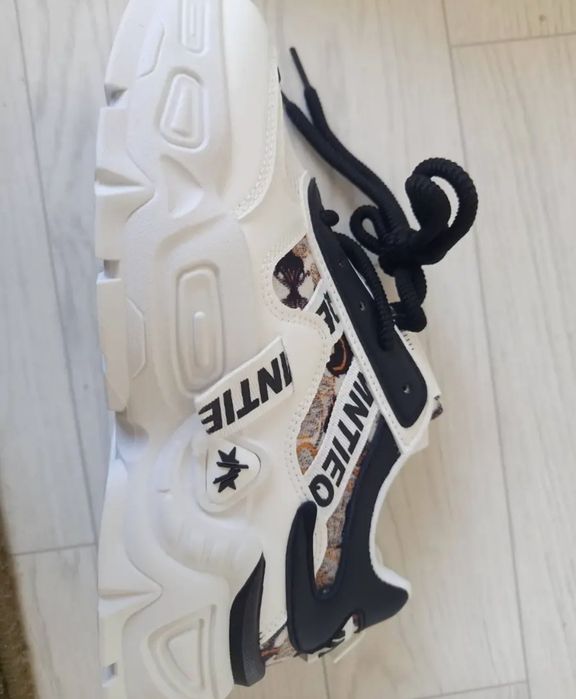 Кроссовки на весну