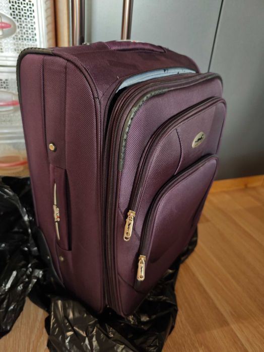 Продавам малък куфар Grand Ghepard